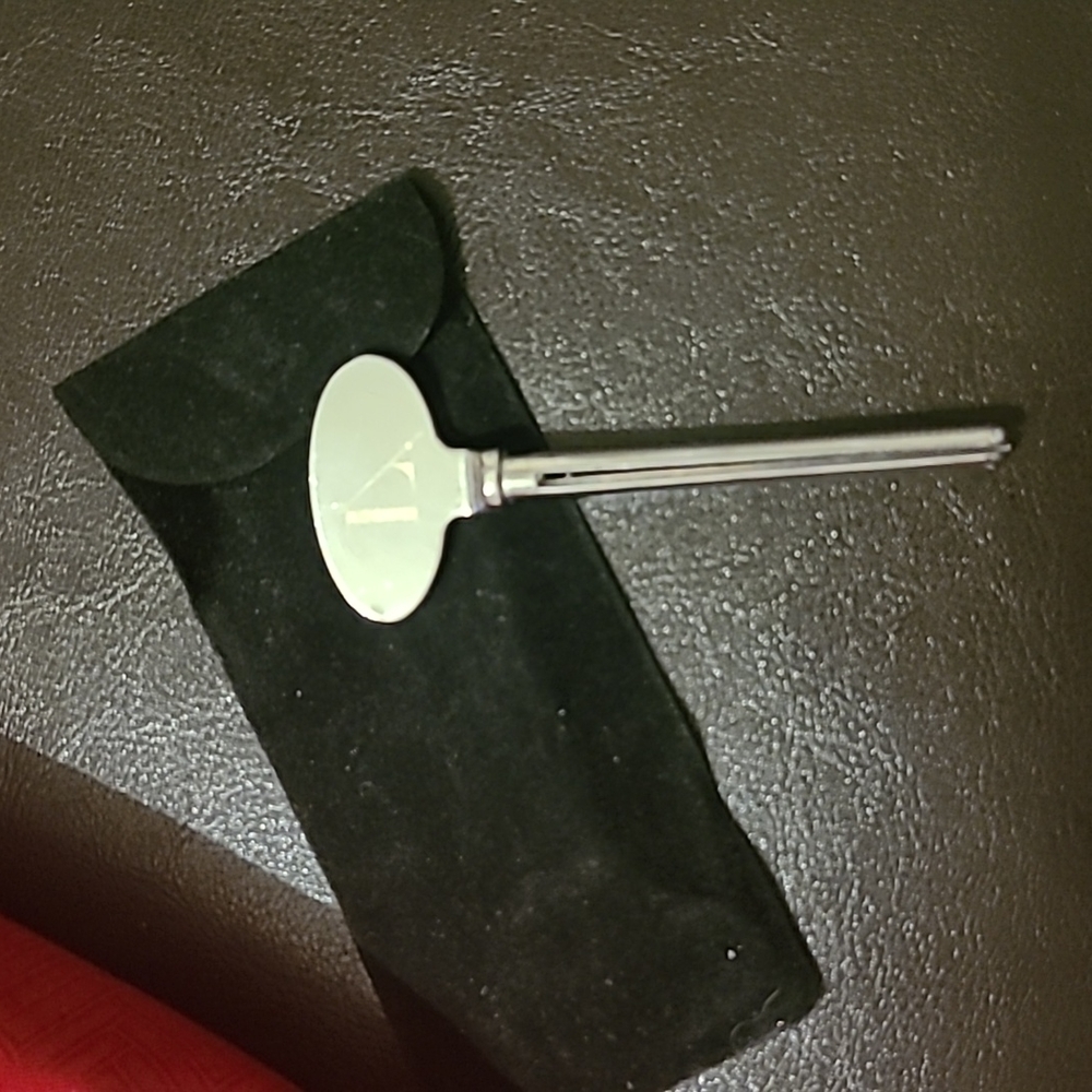 Tube squeezer